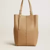 24/7 Bag North South aus cappuccinofarbenem Leder mit verstellbaren Griffen