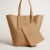 24/7 Bag North South aus cappuccinofarbenem Leder mit verstellbaren Griffen