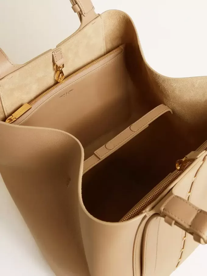24/7 Bag North South aus cappuccinofarbenem Leder mit verstellbaren Griffen