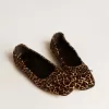 Amy Ballerinas aus beigem Ponyfell mit Leopardenmuster