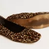 Amy Ballerinas aus beigem Ponyfell mit Leopardenmuster
