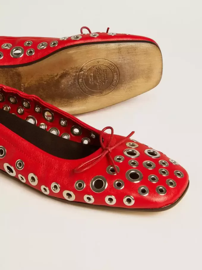 Amy Ballerinas aus rotem Nappaleder mit silberfarbenen Nieten