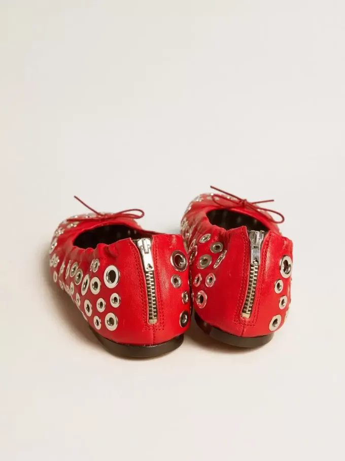 Amy Ballerinas aus rotem Nappaleder mit silberfarbenen Nieten
