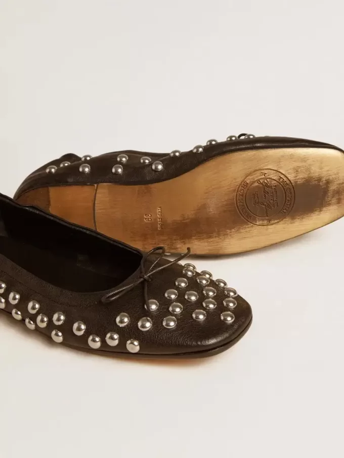 Amy Ballerinas aus schwarzem Nappaleder mit silberfarbenen Nieten