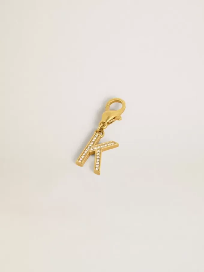 Anhänger mit dem Buchstaben K aus goldfarbenem Messing mit Kristallen