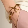 Armband aus antikgoldener Kette mit sternförmigem Verschluss Armband aus antikgoldener Kette mit sternförmigem Verschluss
