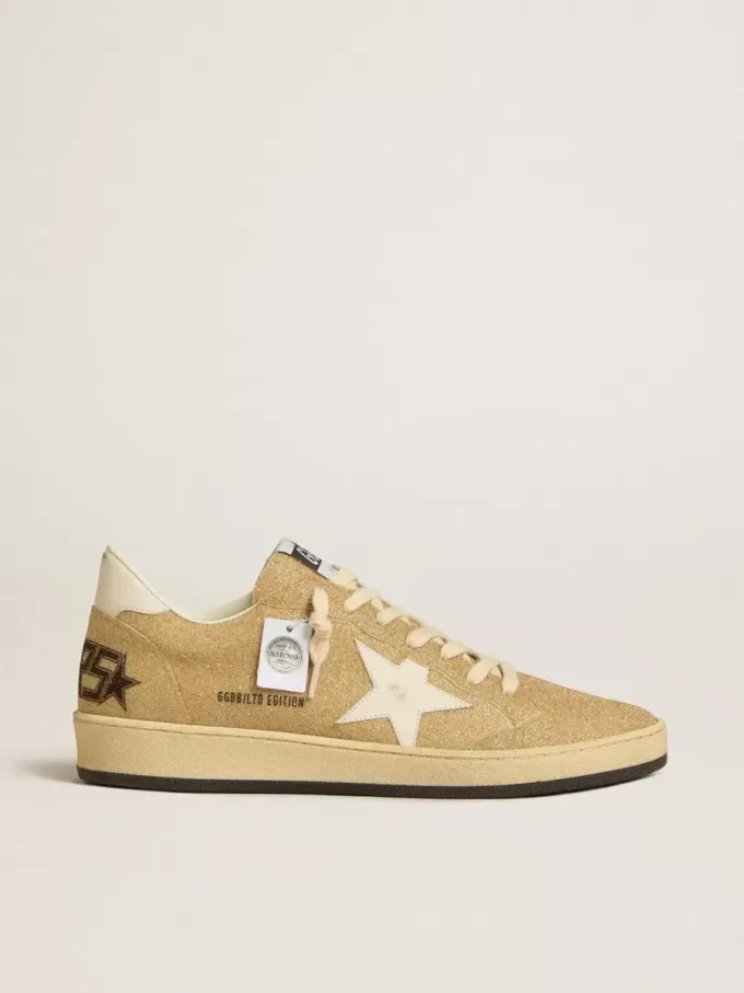 Ball Star aus goldenen Swarovski-Kristallen mit milchweißem Lederstern