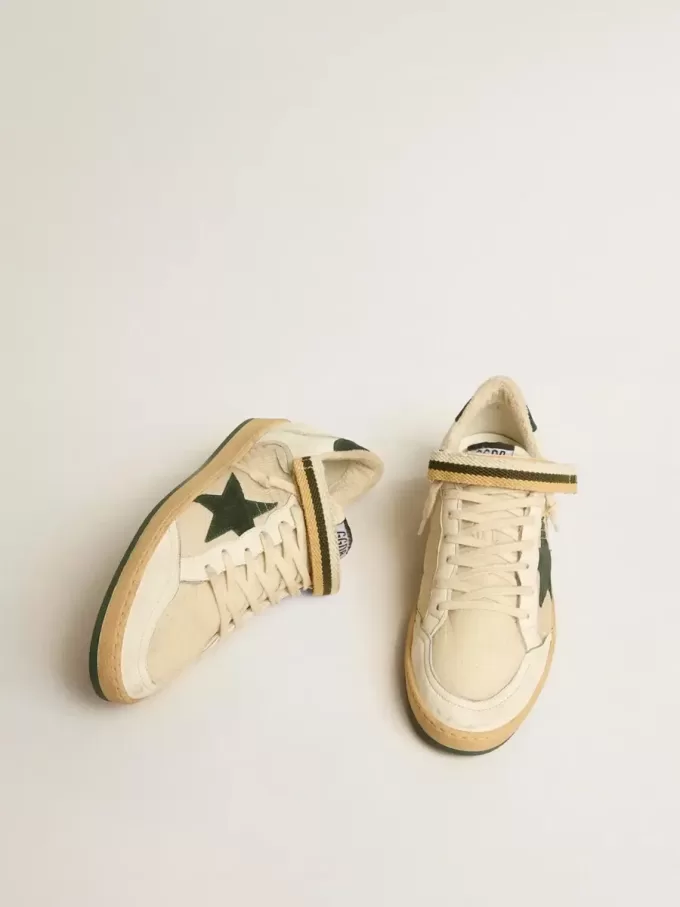 Ball Star aus Nylon und Nappa mit grünem Wildlederstern und Fersenlasche