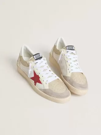 Ball Star aus Nylon und weißem Mesh mit rotem Nylonstern und weißer Lederlasche an der Ferse