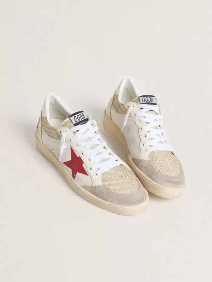Ball Star aus Nylon und weißem Mesh mit rotem Nylonstern und weißer Lederlasche an der Ferse