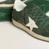 Ball Star für Damen aus grünem Wildleder mit weißem Lederstern und Fersenlasche