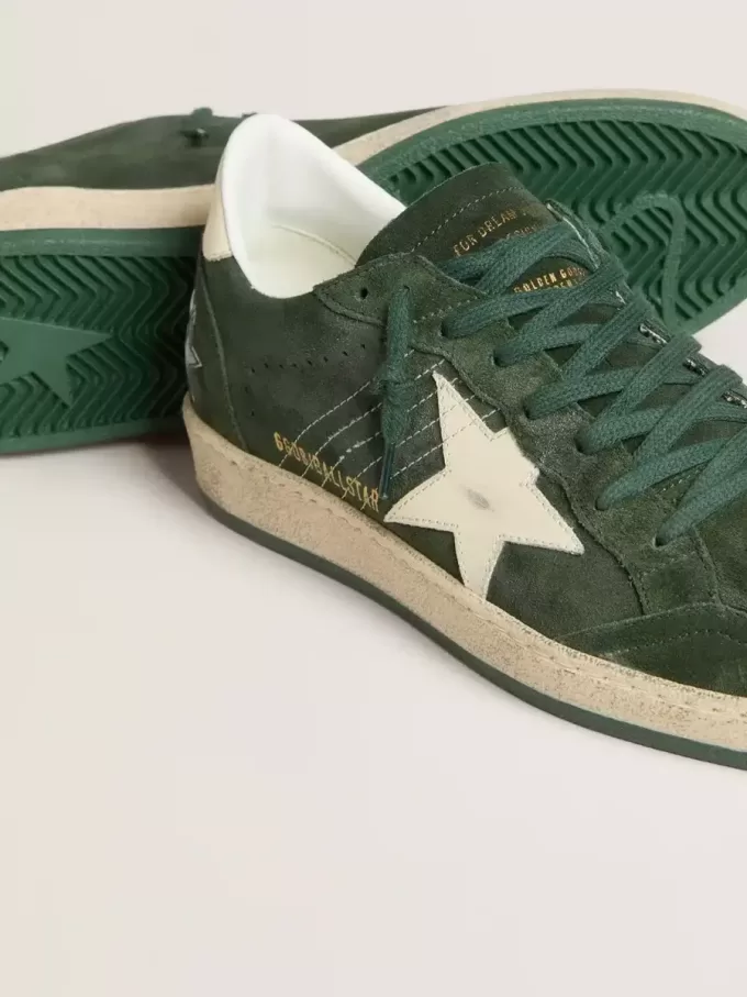 Ball Star für Damen aus grünem Wildleder mit weißem Lederstern und Fersenlasche