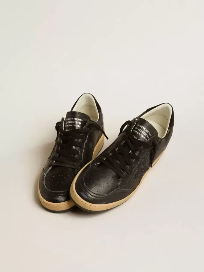 Ball Star für Damen aus schwarzem Nappaleder mit schwarzem Glitzerstern und Fersenlasche aus Wildleder Ball Star für Damen aus schwarzem Nappaleder mit schwarzem Glitzerstern und Fersenlasche aus Wildleder