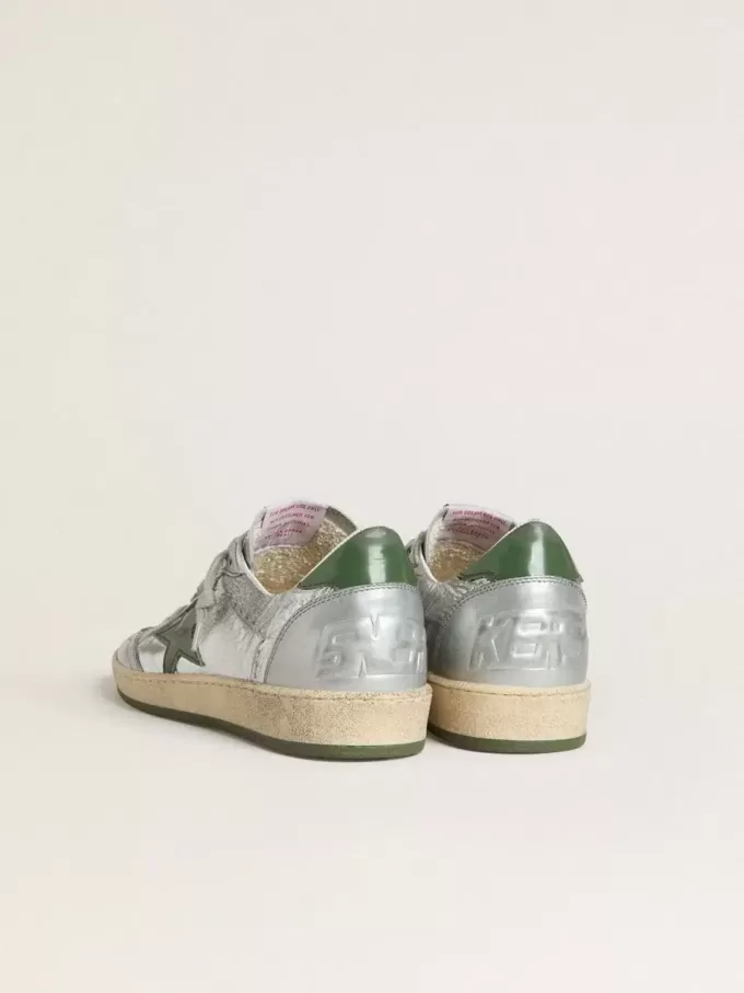 Ball Star für Damen aus silbernem Nylon mit grünem Lederstern und Fersenlasche Ball Star für Damen aus silbernem Nylon mit grünem Lederstern und Fersenlasche