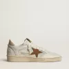 Ball Star für Damen aus weißem Nappa und Mesh mit tabakfarbenem Nubuk-Stern und beigem Fersenriemen Ball Star für Damen aus weißem Nappa und Mesh mit tabakfarbenem Nubuk-Stern und beigem Fersenriemen