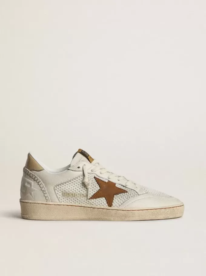 Ball Star für Damen aus weißem Nappa und Mesh mit tabakfarbenem Nubuk-Stern und beigem Fersenriemen Ball Star für Damen aus weißem Nappa und Mesh mit tabakfarbenem Nubuk-Stern und beigem Fersenriemen