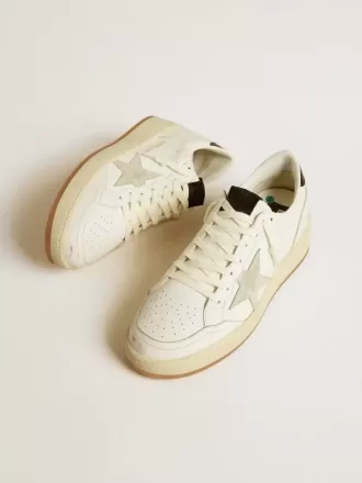Ball Star für Damen mit eisgrauem Wildlederstern und glänzender schwarzer Lederferse Ball Star für Damen mit eisgrauem Wildlederstern und glänzender schwarzer Lederferse