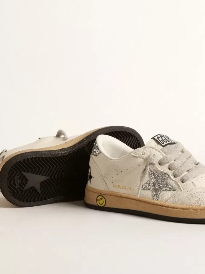 Ball Star Junior aus Nappaleder mit silbernem Glitzerstern und Fersenlasche