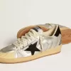 Ball Star LAB aus silbernem Leder mit schwarzem Wildlederstern und Fersenlasche