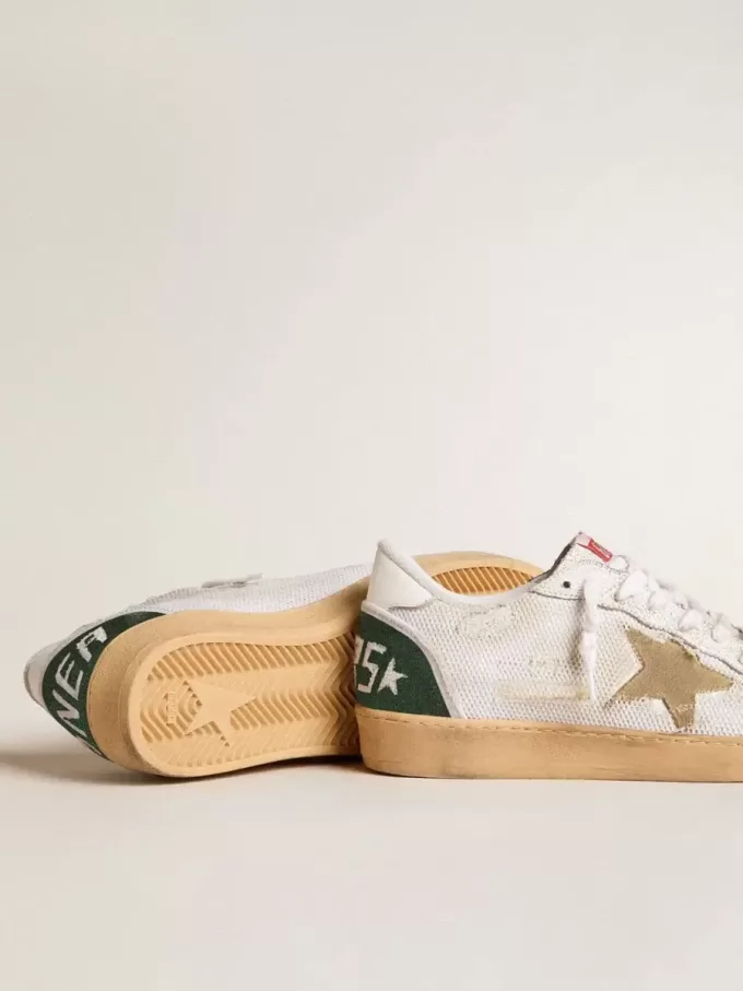 Ball Star LTD aus weißem Crackle-Leder und Mesh mit Stern aus Wildleder