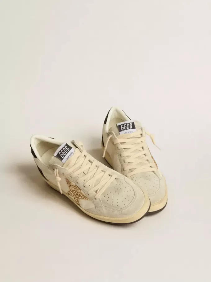 Ball Star LTD für Damen aus Nappa und Wildleder mit Glitzerstern und schwarzer Fersenlasche Ball Star LTD für Damen aus Nappa und Wildleder mit Glitzerstern und schwarzer Fersenlasche