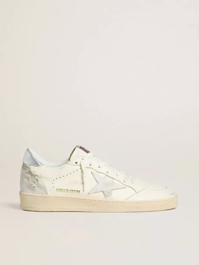 Ball Star LTD in Creme mit weißem Wildlederstern und metallisch silberner Lederferse
