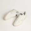 Ball Star LTD in Creme mit weißem Wildlederstern und metallisch silberner Lederferse