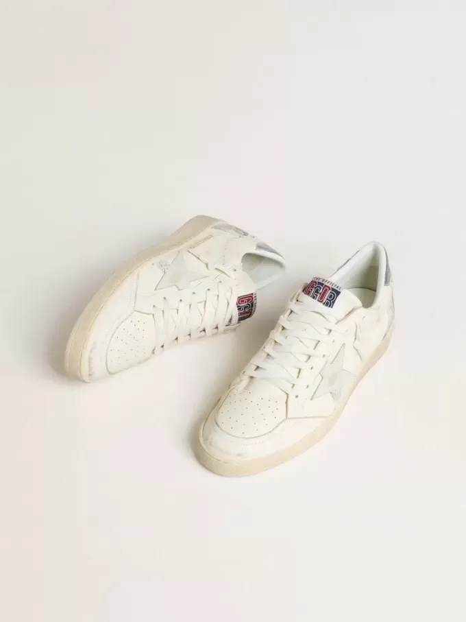 Ball Star LTD in Creme mit weißem Wildlederstern und metallisch silberner Lederferse