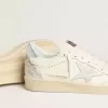 Ball Star LTD in Creme mit weißem Wildlederstern und metallisch silberner Lederferse