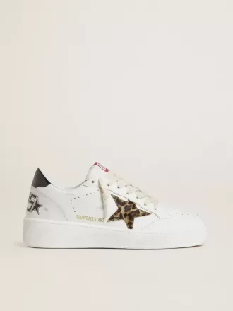 Ball Star mit Leopardenmuster aus Ponyfell und schwarzer Fersenlasche aus laminiertem Leder Ball Star mit Leopardenmuster aus Ponyfell und schwarzer Fersenlasche aus laminiertem Leder