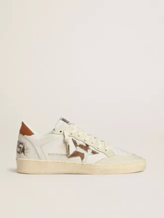 Ball Star mit Stern aus Ponyfell mit Animal-Print und Fersenlasche aus tabakfarbenem Leder Ball Star mit Stern aus Ponyfell mit Animal-Print und Fersenlasche aus tabakfarbenem Leder