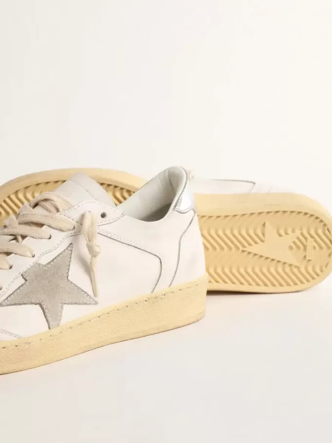 Ball Star mit Stern aus Wildleder und Fersenlasche aus Metallic-Leder Ball Star mit Stern aus Wildleder und Fersenlasche aus Metallic-Leder
