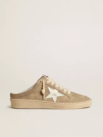Ball Star Sabot für Damen aus beigem Wildleder mit weißem Lederstern Ball Star Sabot für Damen aus beigem Wildleder mit weißem Lederstern