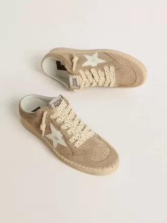 Ball Star Sabot für Damen aus beigem Wildleder mit weißem Lederstern Ball Star Sabot für Damen aus beigem Wildleder mit weißem Lederstern