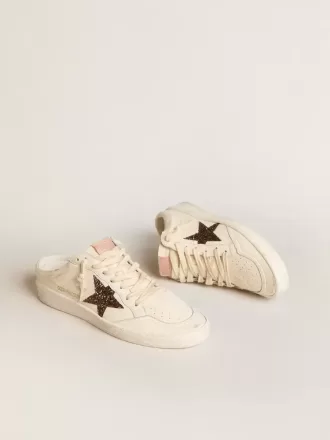 Ball Star Sabots aus elfenbeinfarbenem Nappaleder mit bronzefarbenem Glitzerstern