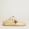 Ball Star Sabots aus Leder mit Stern aus Wildleder und beigem Lammfellfutter Ball Star Sabots aus Leder mit Stern aus Wildleder und beigem Lammfellfutter