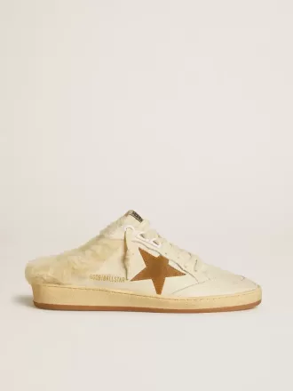 Ball Star Sabots aus Leder mit Stern aus Wildleder und beigem Lammfellfutter Ball Star Sabots aus Leder mit Stern aus Wildleder und beigem Lammfellfutter