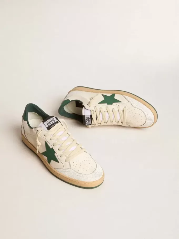 Ball Star Wishes für Damen aus weißem Nappaleder mit grünem Lederstern und Fersenlasche Ball Star Wishes für Damen aus weißem Nappaleder mit grünem Lederstern und Fersenlasche