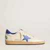 Herren-Sneaker „Ball Star Wishes” aus weißem Nappaleder mit leuchtend blauem Stern und Fersenlasche