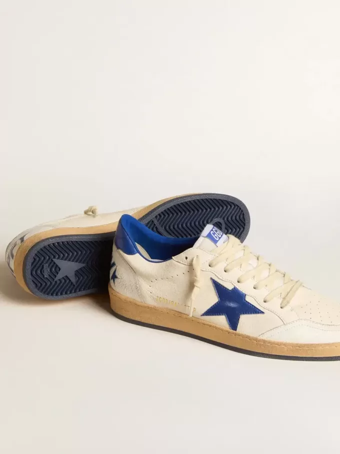 Herren-Sneaker „Ball Star Wishes” aus weißem Nappaleder mit leuchtend blauem Stern und Fersenlasche