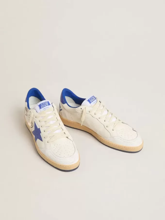 Herren-Sneaker „Ball Star Wishes” aus weißem Nappaleder mit leuchtend blauem Stern und Fersenlasche
