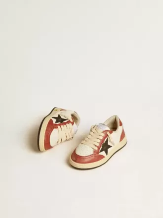 Ball Star Young aus Nappaleder mit schwarzem Stern und roten Ledereinsätzen