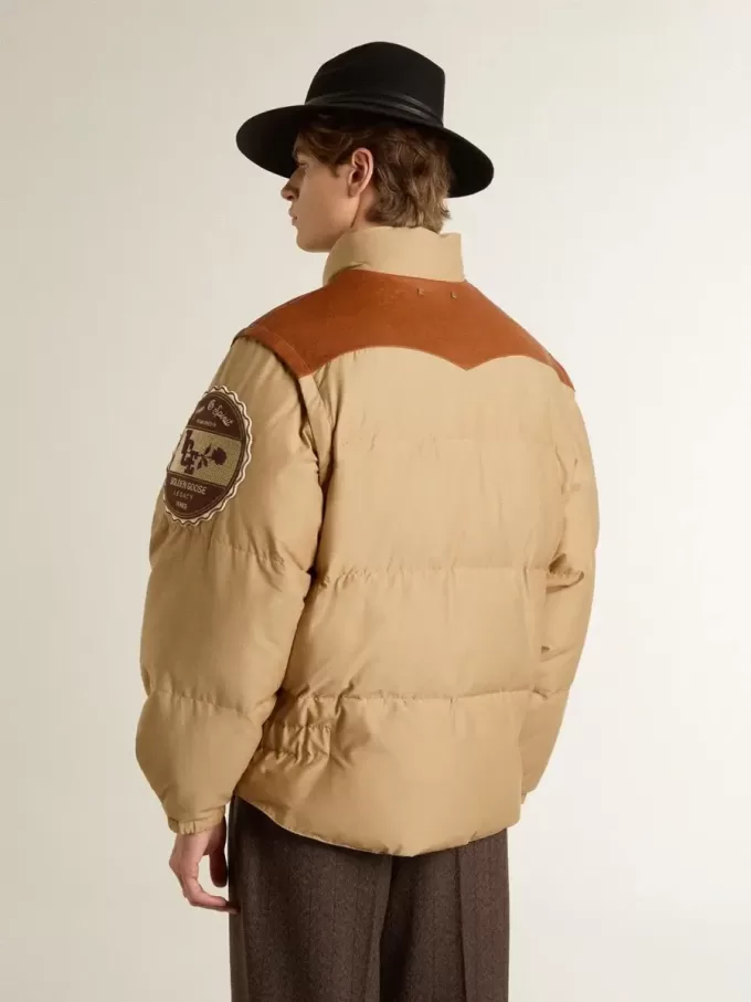 Beige Bomberjacke mit Leder- und Patch-Details