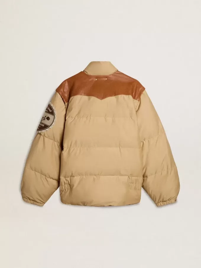 Beige Bomberjacke mit Leder- und Patch-Details