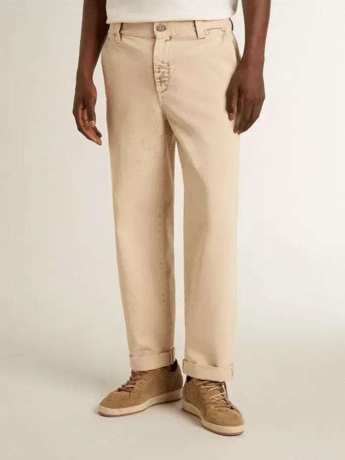 Beigefarbene Herren-Chinos mit Used-Look-Finish Beigefarbene Herren-Chinos mit Used-Look-Finish