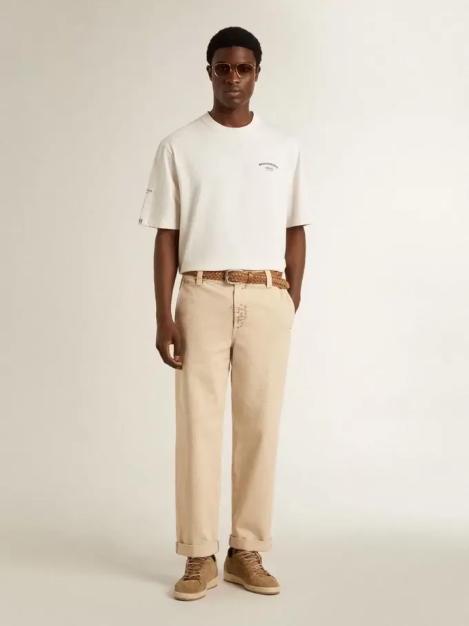Beigefarbene Herren-Chinos mit Used-Look-Finish Beigefarbene Herren-Chinos mit Used-Look-Finish