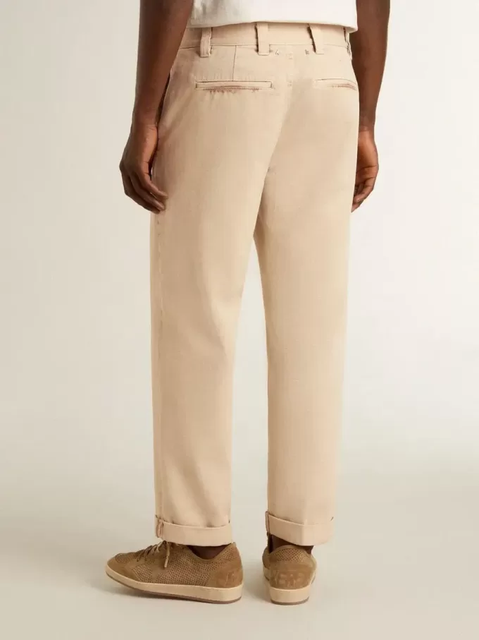 Beigefarbene Herren-Chinos mit Used-Look-Finish Beigefarbene Herren-Chinos mit Used-Look-Finish