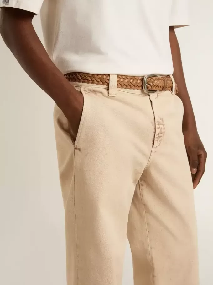 Beigefarbene Herren-Chinos mit Used-Look-Finish Beigefarbene Herren-Chinos mit Used-Look-Finish