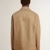 Beigefarbene Herrenjacke mit Blumenstickerei und durchgehendem Reißverschluss Beigefarbene Herrenjacke mit Blumenstickerei und durchgehendem Reißverschluss