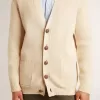 Beigefarbene Herrenstrickjacke mit „Golden”-Schriftzug auf der Rückseite